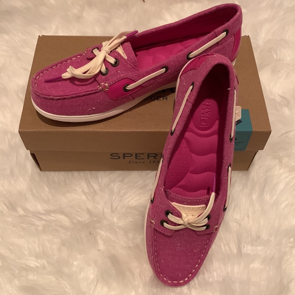 New Sperry Shoresider Boat Shoe in Bright Pink Purple. Slip on shoe. Size 7